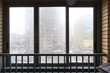 Apartmanın balkonundan manzara