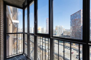Apartmanın balkonundan manzara