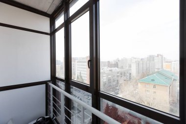 Apartmanın balkonundan manzara