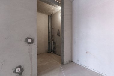 Dairenin içi gri renklerle süslenmemiş.