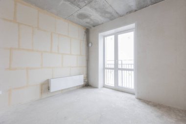 Dairenin içi gri renklerle süslenmemiş.