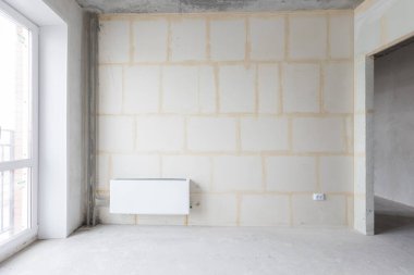 Dairenin içi gri renklerle süslenmemiş.