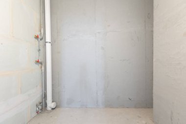 Dairenin içi gri renklerle süslenmemiş.