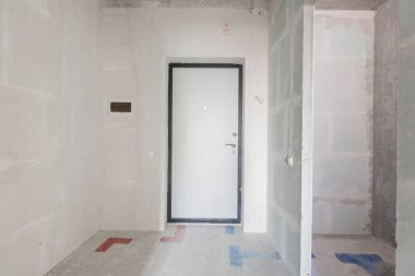 Dairenin içi gri renklerle süslenmemiş.