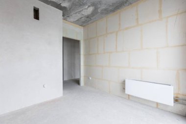 Dairenin içi gri renklerle süslenmemiş.