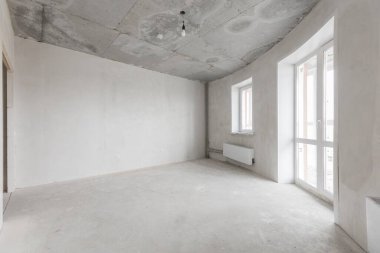 Dairenin içi gri renklerle süslenmemiş.