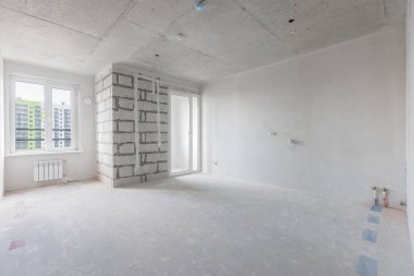 Dairenin içi gri renklerle süslenmemiş.