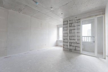 Dairenin içi gri renklerle süslenmemiş.