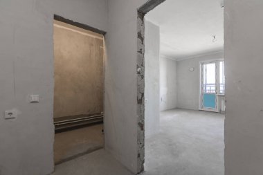 Dairenin içi gri renklerle süslenmemiş.