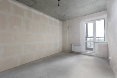 Dairenin içi gri renklerle süslenmemiş.