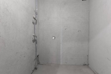 Dairenin içi gri renklerle süslenmemiş.