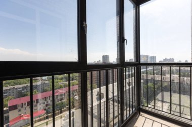 Apartmanın balkonundan manzara