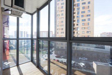 Apartmanın balkonundan manzara