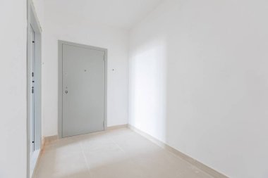 Dairenin içi gri renklerle süslenmemiş.