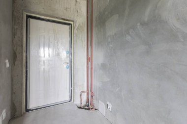 Dairenin içi gri renklerle süslenmemiş.