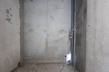 Dairenin içi gri renklerle süslenmemiş.