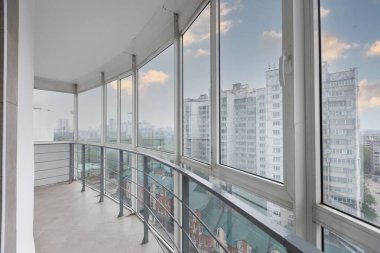 Apartmanın balkonundan manzara