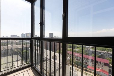 Apartmanın balkonundan manzara