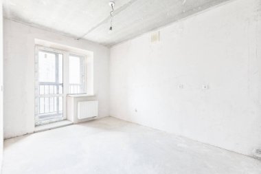 Dairenin içi gri renklerle süslenmemiş.