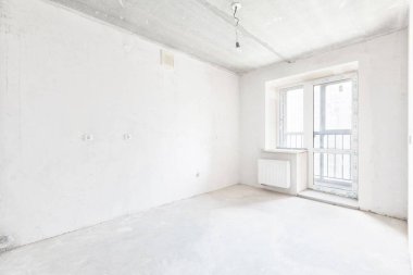 Dairenin içi gri renklerle süslenmemiş.