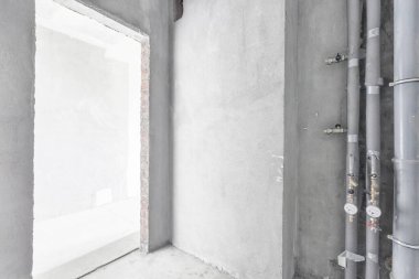 Dairenin içi gri renklerle süslenmemiş.