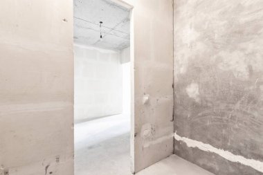 Dairenin içi gri renklerle süslenmemiş.