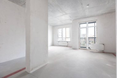 Dairenin içi gri renklerle süslenmemiş.