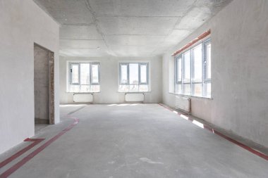 Dairenin içi gri renklerle süslenmemiş.