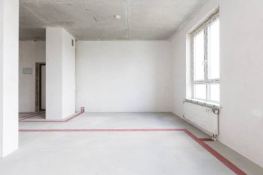 Dairenin içi gri renklerle süslenmemiş.