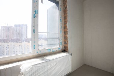 Dairenin içi gri renklerle süslenmemiş.