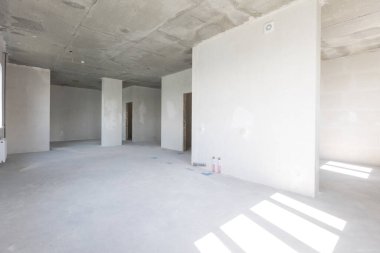 Dairenin içi gri renklerle süslenmemiş.