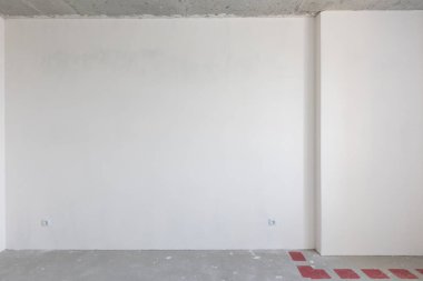 Dairenin içi gri renklerle süslenmemiş.