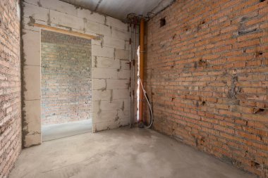 Dairenin içi gri renklerle süslenmemiş.