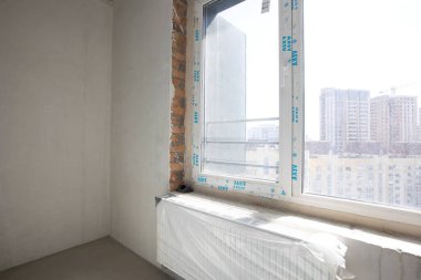 Dairenin içi gri renklerle süslenmemiş.