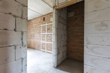 Dairenin içi gri renklerle süslenmemiş.