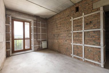 Dairenin içi gri renklerle süslenmemiş.