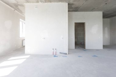 Dairenin içi gri renklerle süslenmemiş.