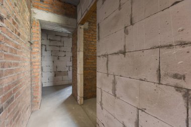 Dairenin içi gri renklerle süslenmemiş.