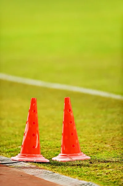 Coni marcatori di calcio per l'allenamento — Foto Stock