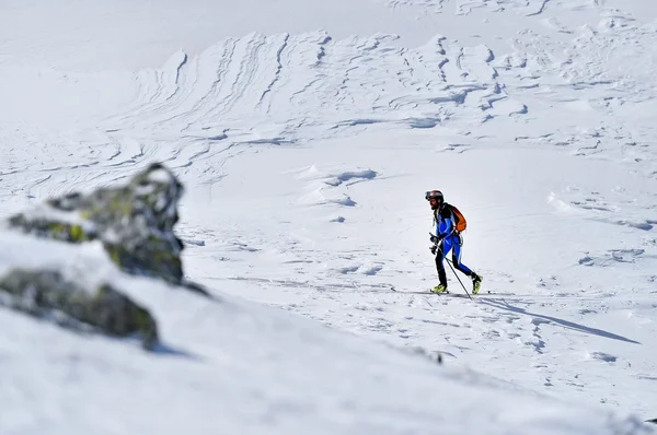 Skitourengeher bei Wettkämpfen im Fagaras-Gebirge — Stockfoto