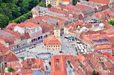 Bahar Brasov eski şehrin havadan görünümü