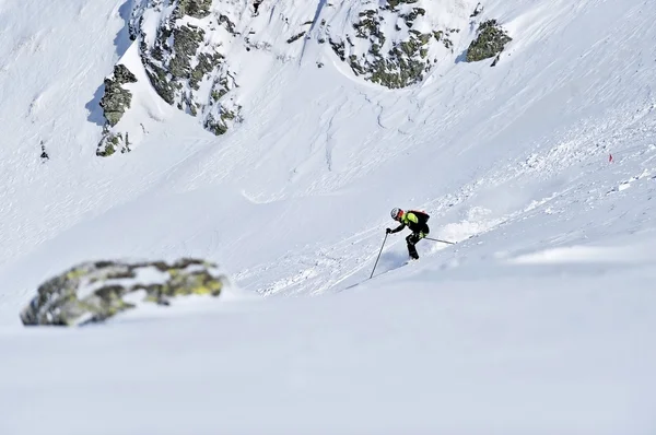 Ski mountaineer during competition in Carpathian Mountains — Stock Photo, Image