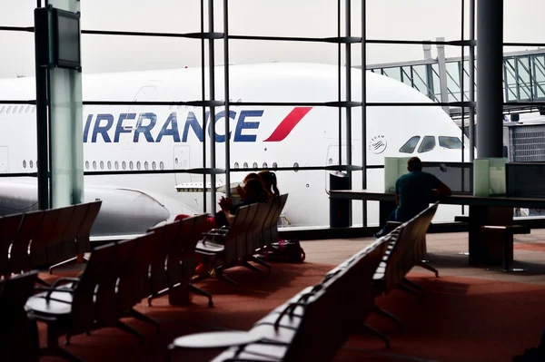 Air France A380 samolot na międzynarodowych Airp Charles de Gaulle — Zdjęcie stockowe