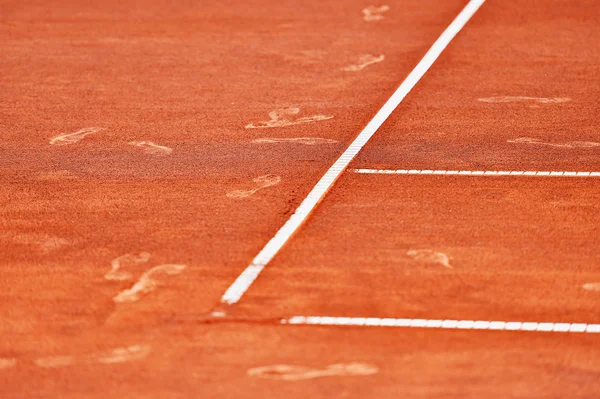 Impronte sul campo da tennis in terra battuta — Foto Stock