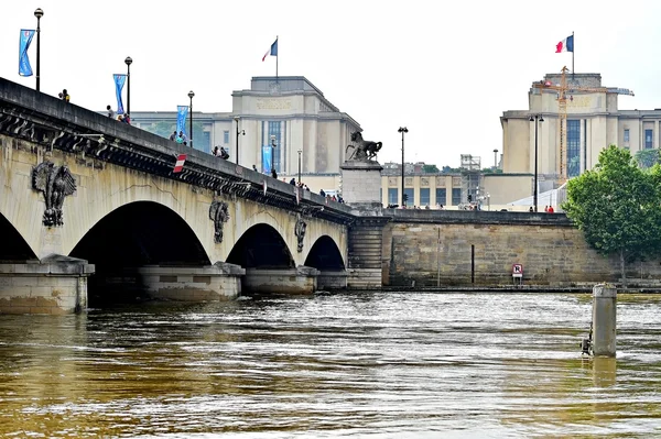 Paris floods with Seine river level dropped to normal — Stock Photo, Image