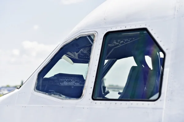 Pilot cockpit visto de fora do avião — Fotografia de Stock