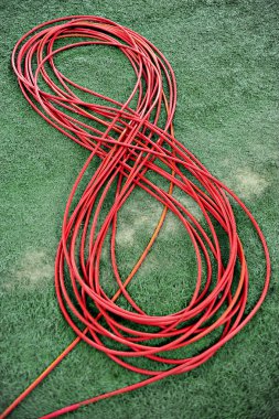 televizyon kırmızı kablo