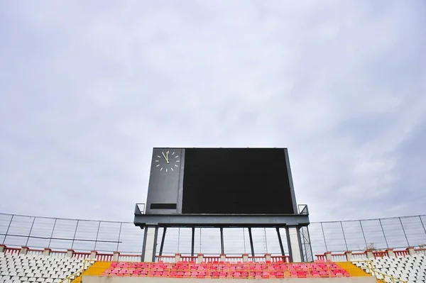 Painel de avaliação de futebol e tribuno vazio — Fotografia de Stock