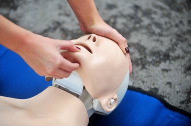 Bir manken ameliyat resüsitasyon