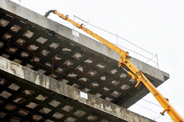 Pompe à béton en action sur chantier — Photo